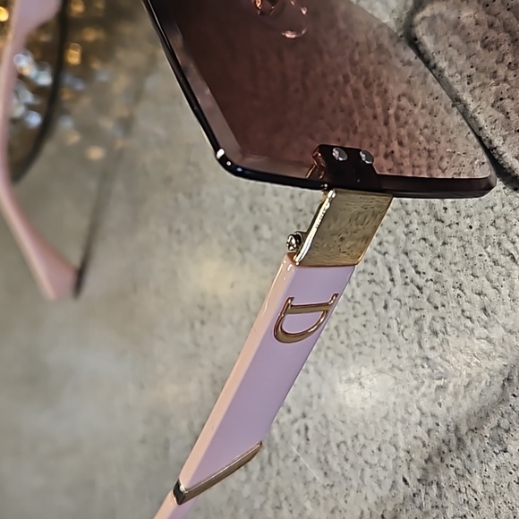 Sun glasses - Picture 4 of 4